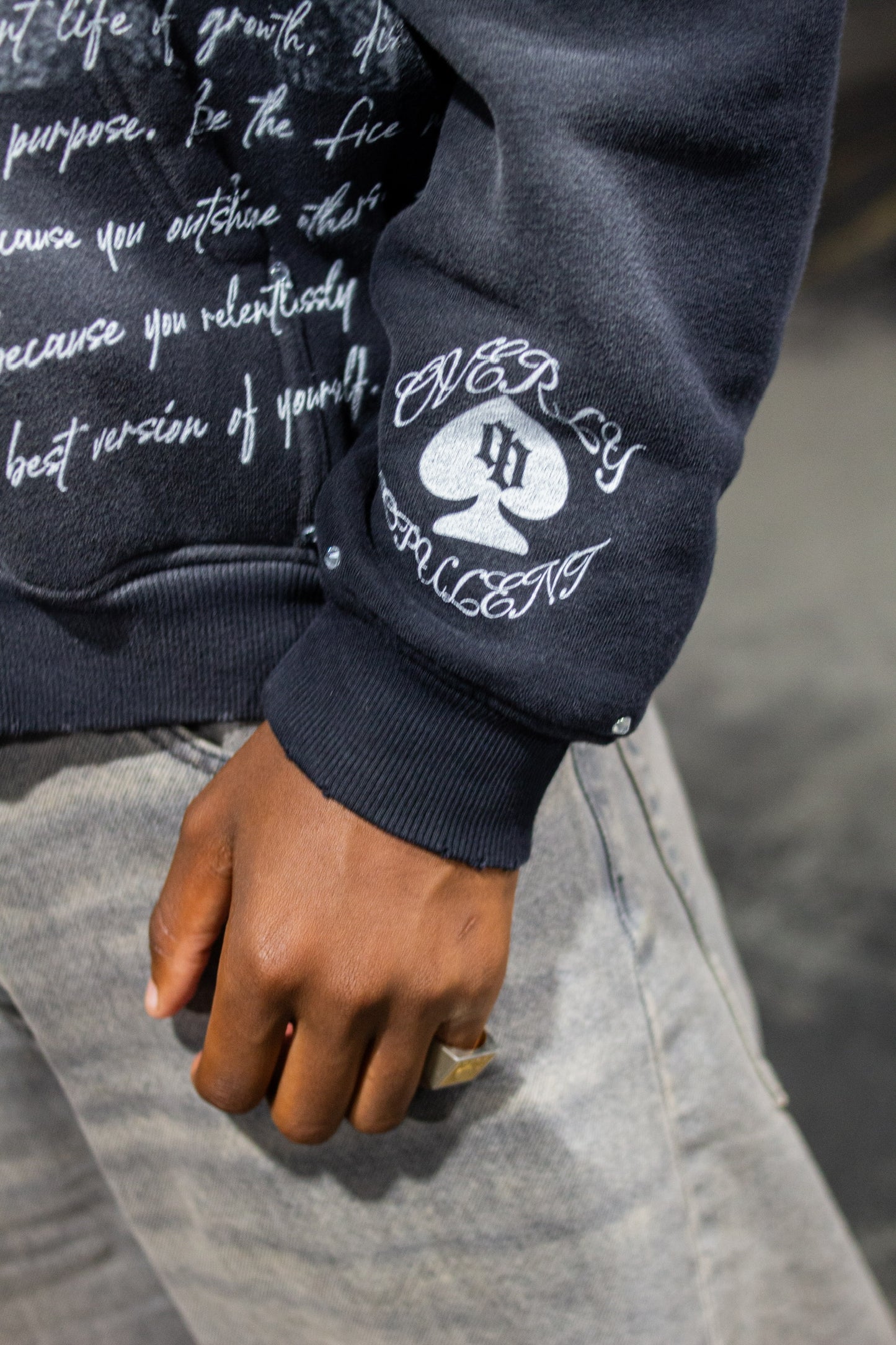 BLACK ROYALTY ZIP UP